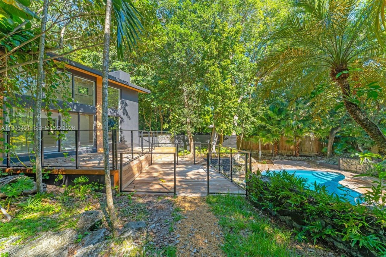 6525 SW 133rd Dr, Pinecrest, FL 33156 Photo