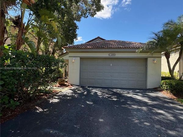 1499 Presidio Dr, Weston, FL 33327