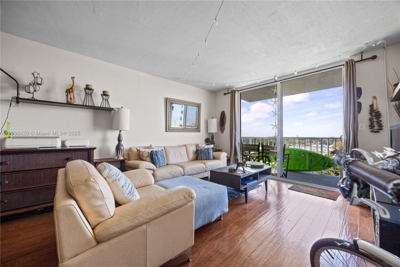 1470 NE 125th Ter, Unit PH9, North Miami, FL 33161 Photo