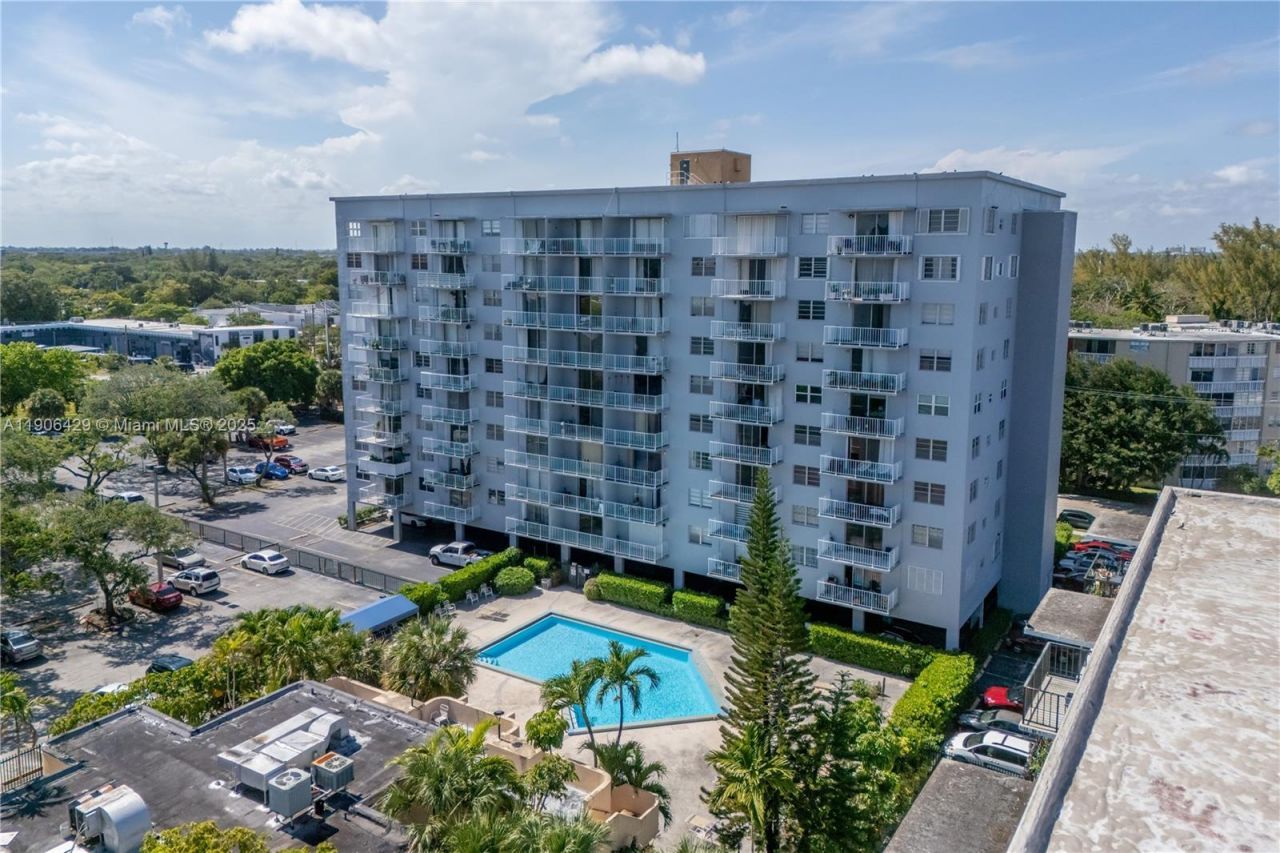 1470 NE 125th Ter, Unit PH9, North Miami, FL 33161 Photo