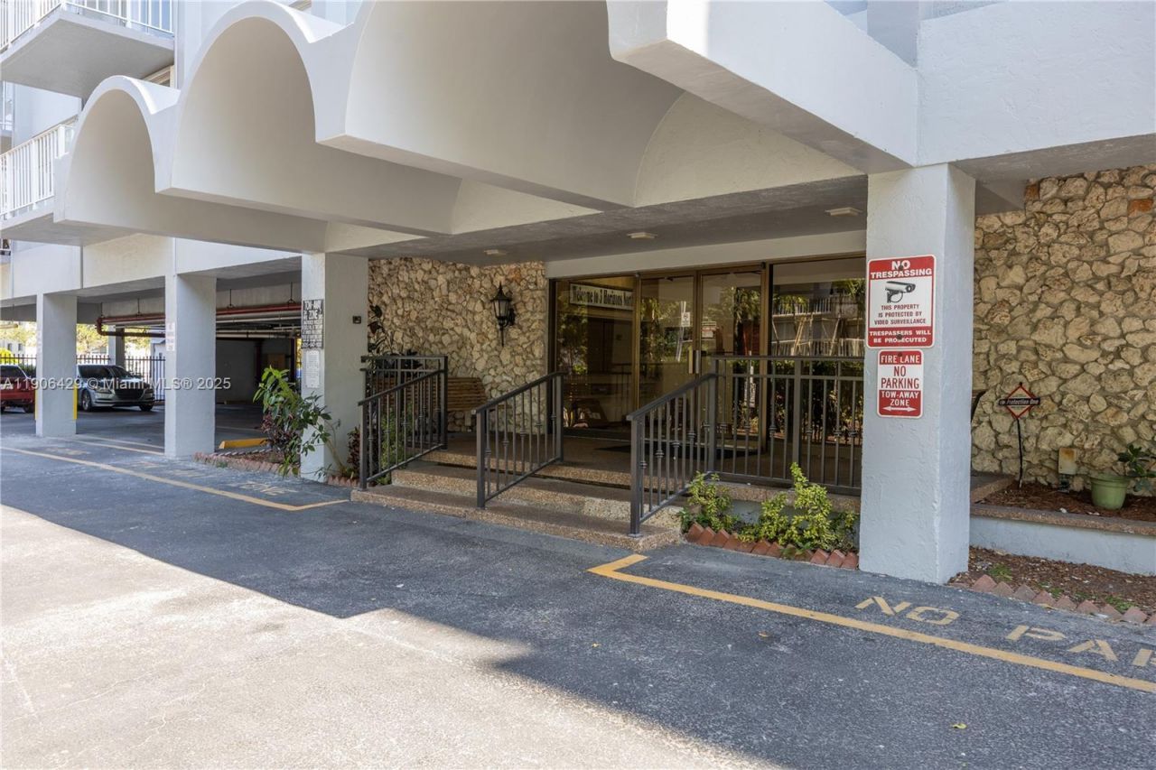 1470 NE 125th Ter, Unit PH9, North Miami, FL 33161 Photo