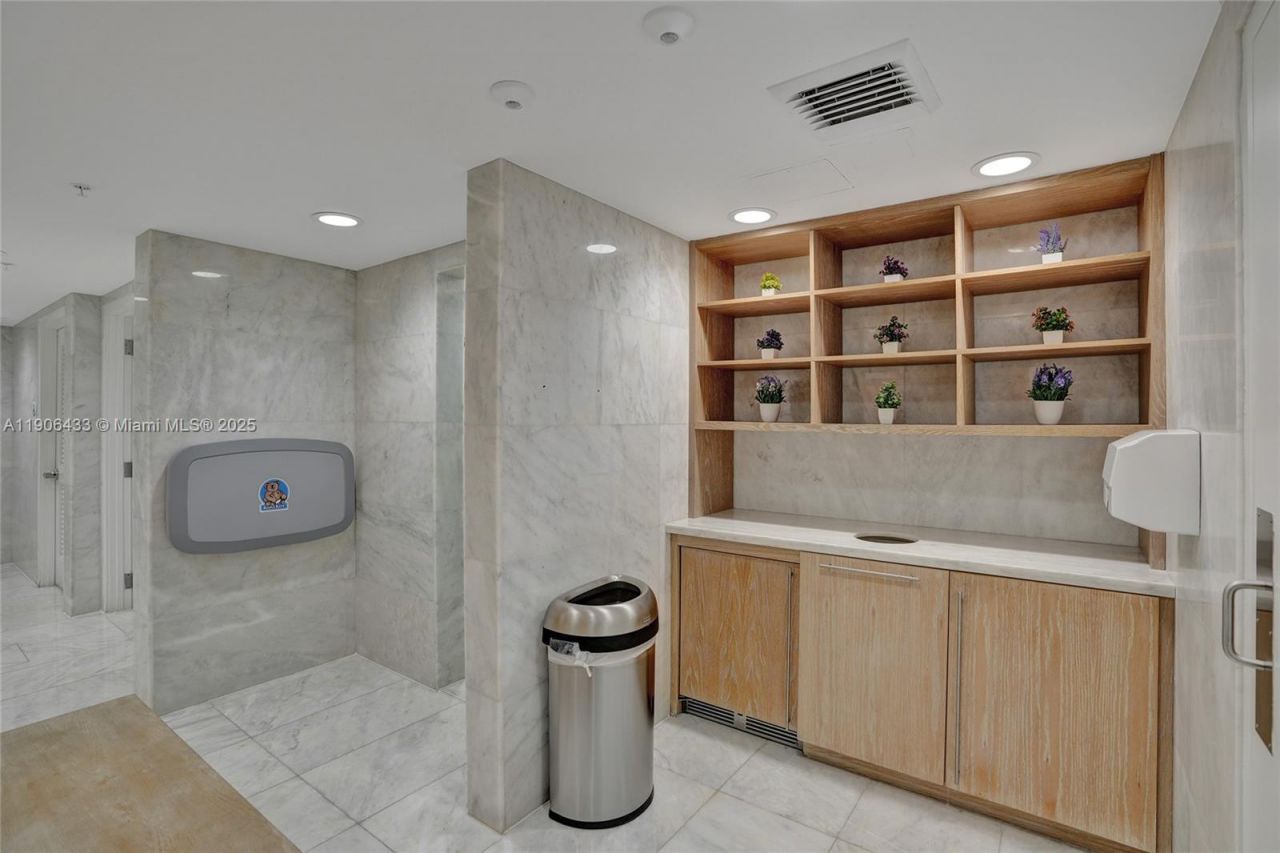 400 Sunny Isles Blvd, Unit 116, Sunny Isles Beach, FL 33160 Photo