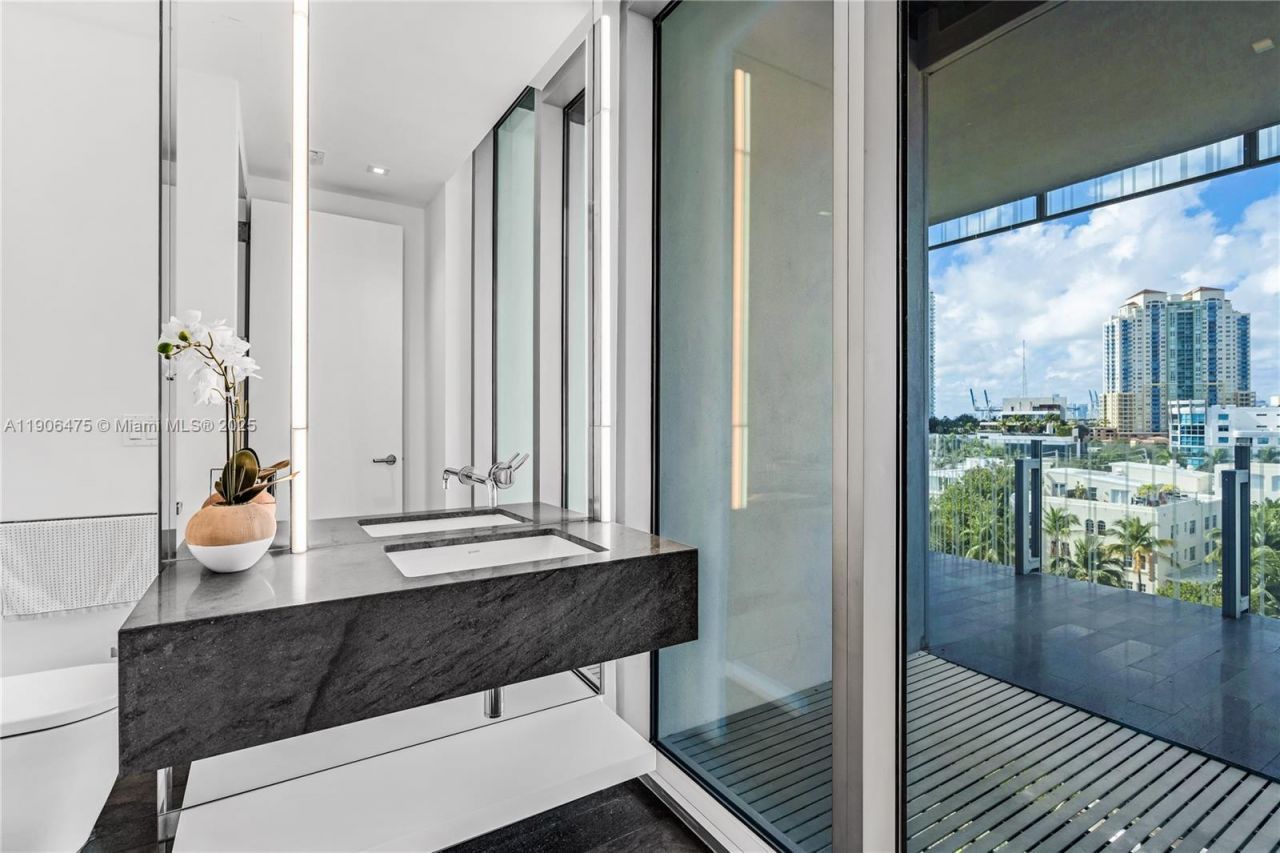 120 Ocean Dr, Unit 700, Miami Beach, FL 33139 Photo