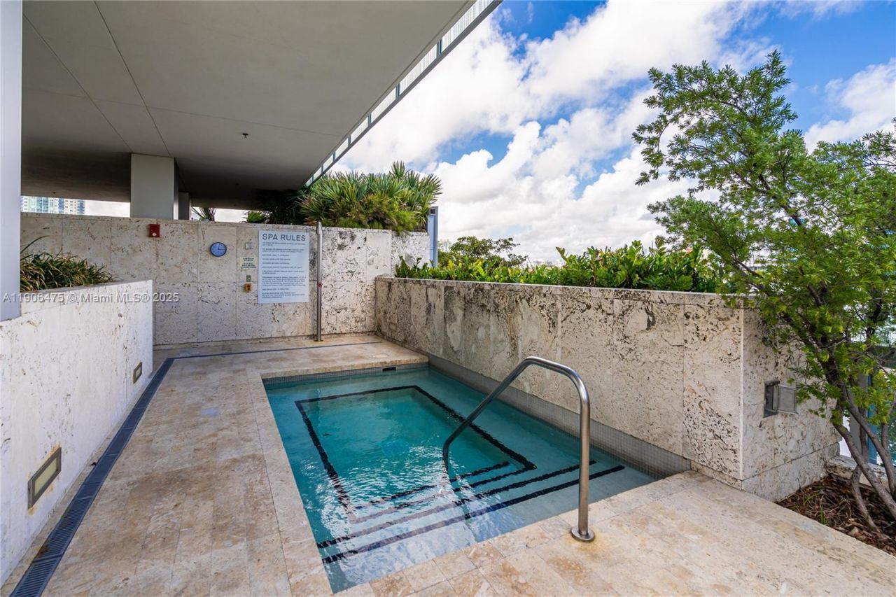 120 Ocean Dr, Unit 700, Miami Beach, FL 33139 Photo