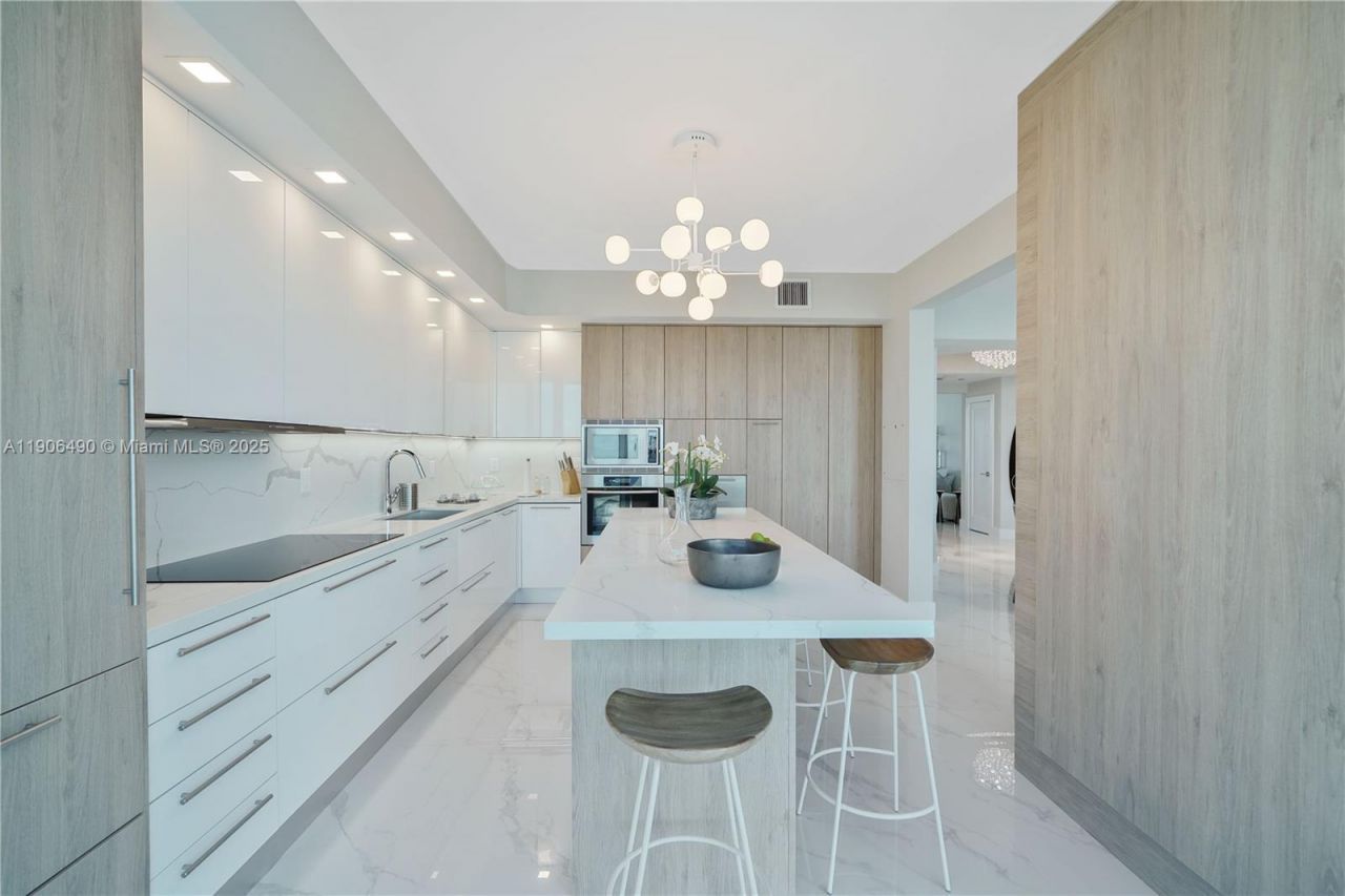 300 S Pointe Dr, Unit 4306, Miami Beach, FL 33139 Photo