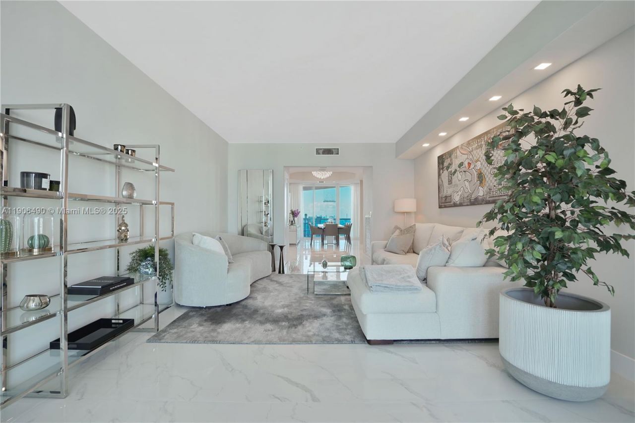 300 S Pointe Dr, Unit 4306, Miami Beach, FL 33139 Photo
