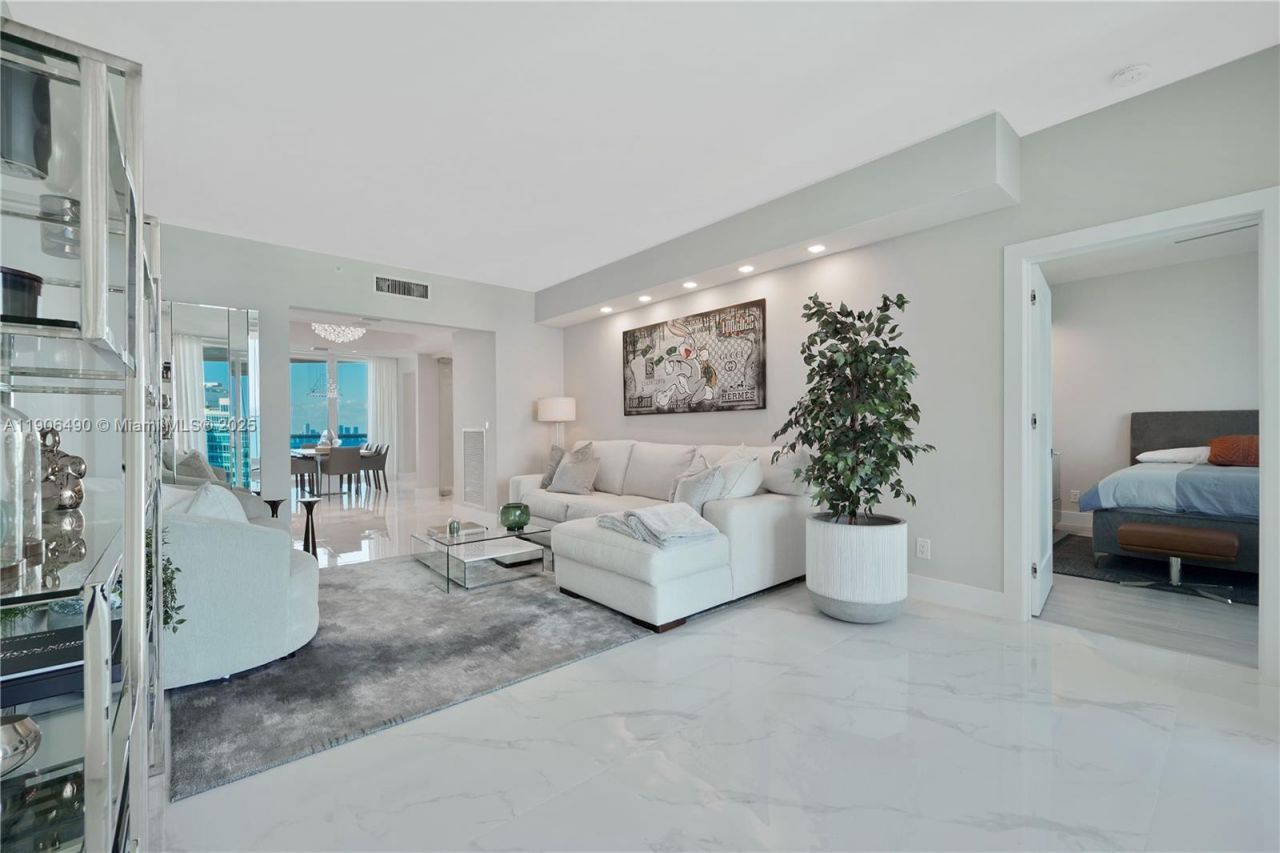 300 S Pointe Dr, Unit 4306, Miami Beach, FL 33139 Photo
