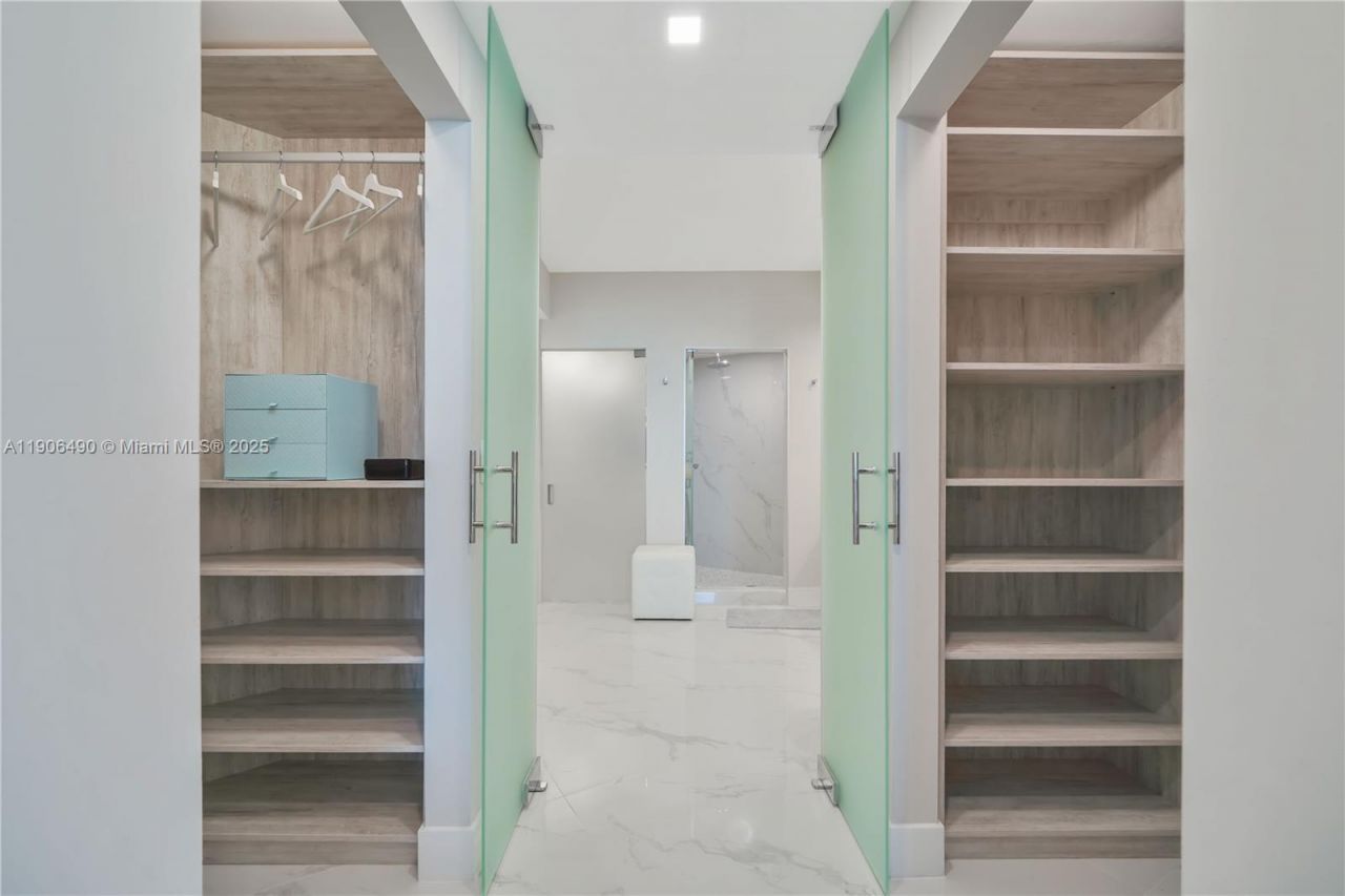 300 S Pointe Dr, Unit 4306, Miami Beach, FL 33139 Photo