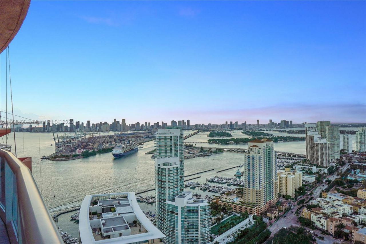 300 S Pointe Dr, Unit 4306, Miami Beach, FL 33139 Photo