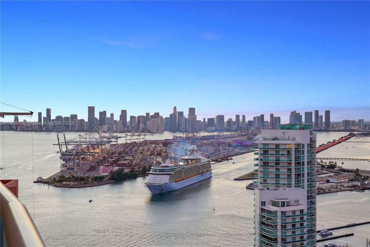 300 S Pointe Dr, Unit 4306, Miami Beach, FL 33139 Photo