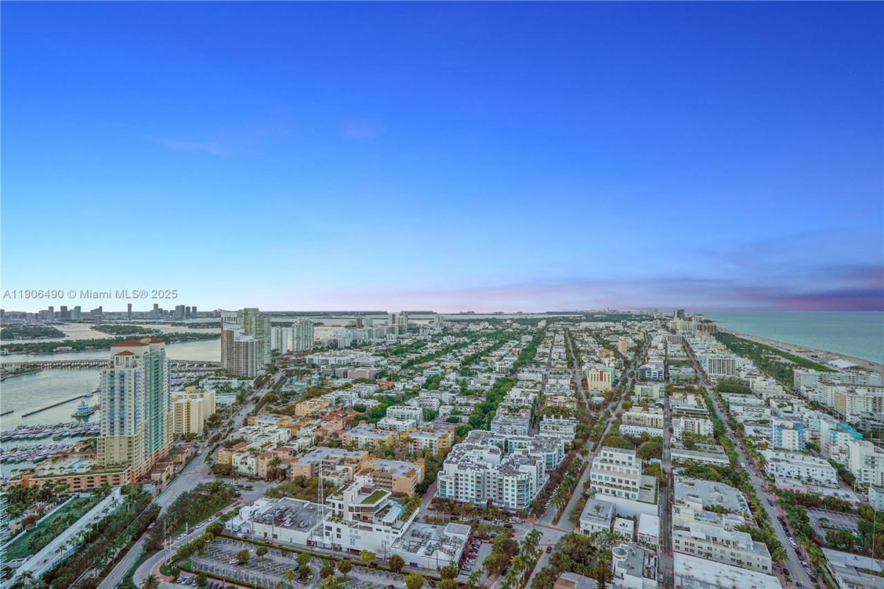 300 S Pointe Dr, Unit 4306, Miami Beach, FL 33139 Photo