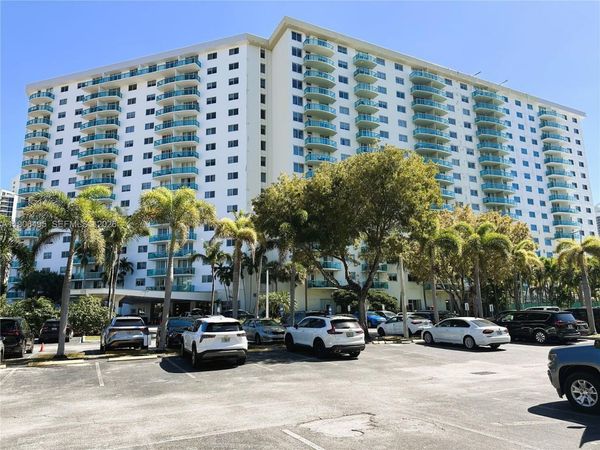 19370 Collins Ave, Unit PH-10, Sunny Isles Beach, FL 33160