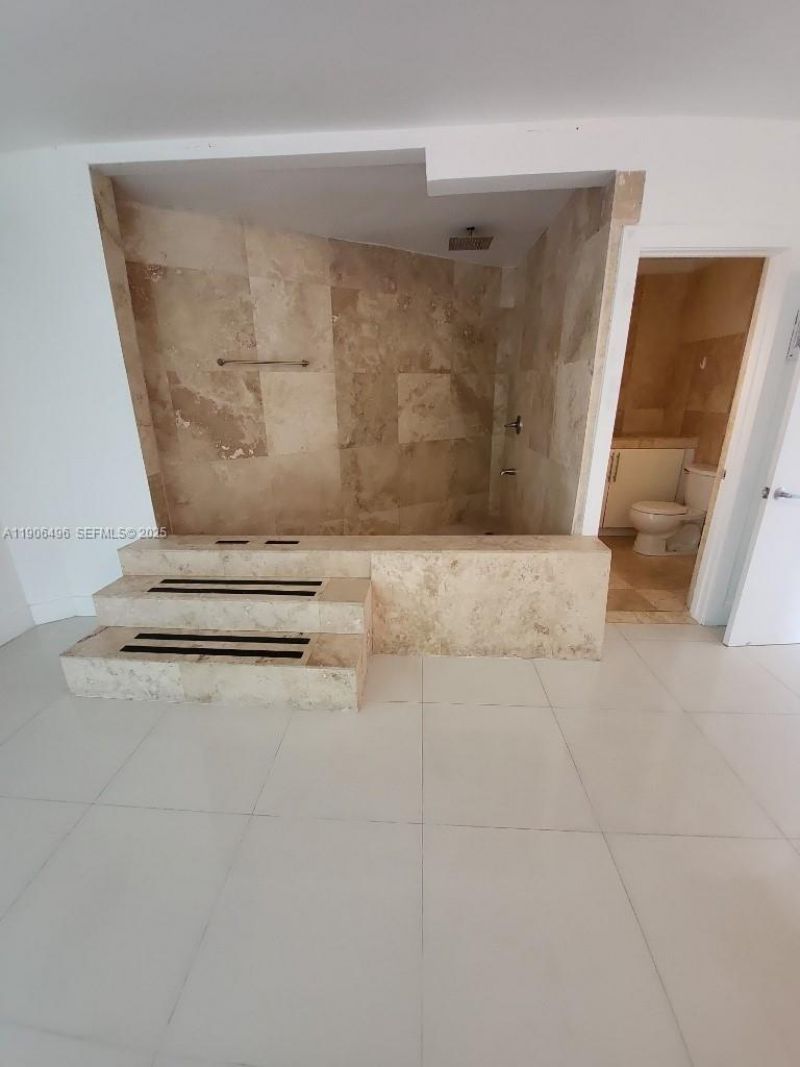 7707 Hawthorne Ave, Miami Beach, FL 33141 Photo