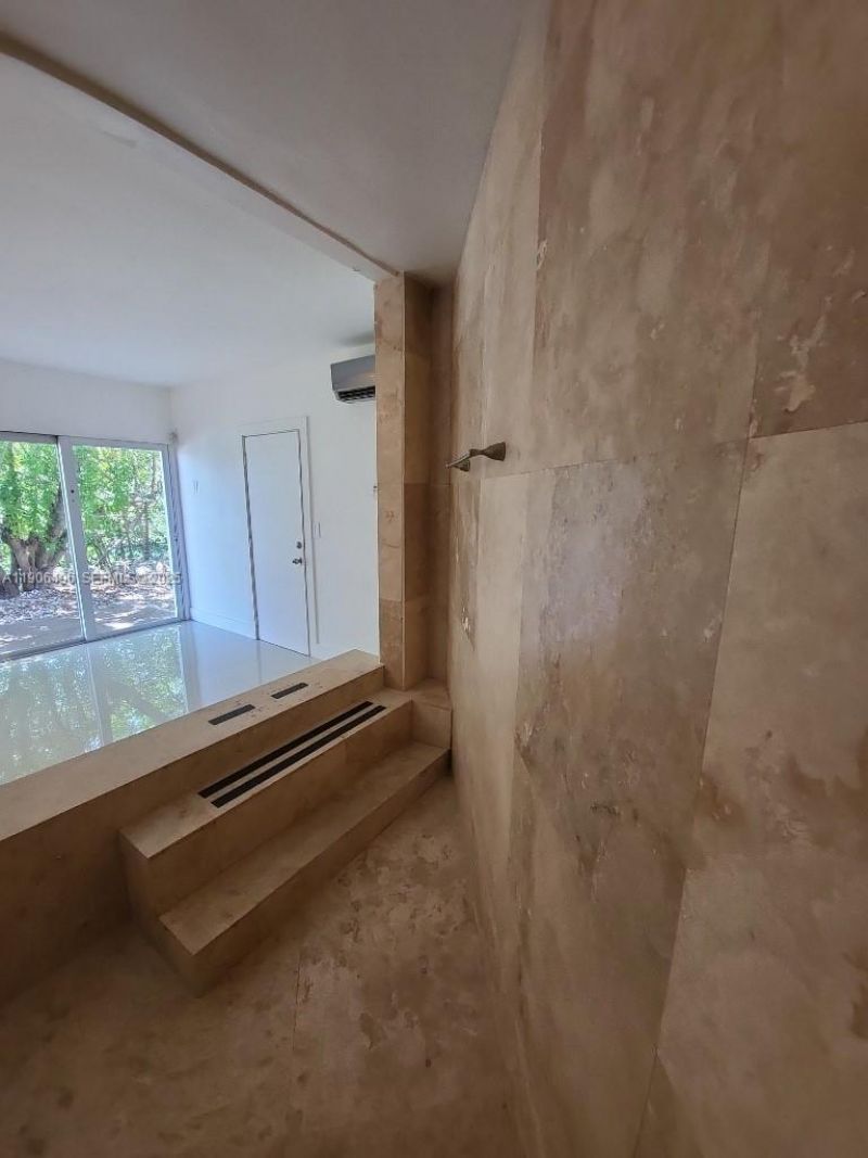 7707 Hawthorne Ave, Miami Beach, FL 33141 Photo