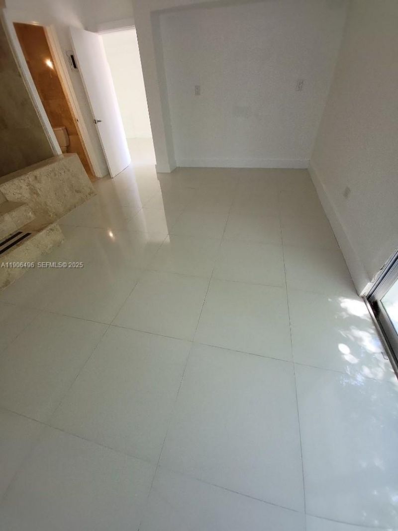 7707 Hawthorne Ave, Miami Beach, FL 33141 Photo