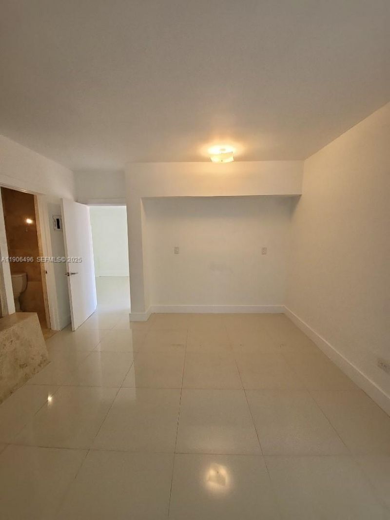 7707 Hawthorne Ave, Miami Beach, FL 33141 Photo