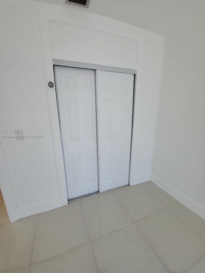 7707 Hawthorne Ave, Miami Beach, FL 33141 Photo