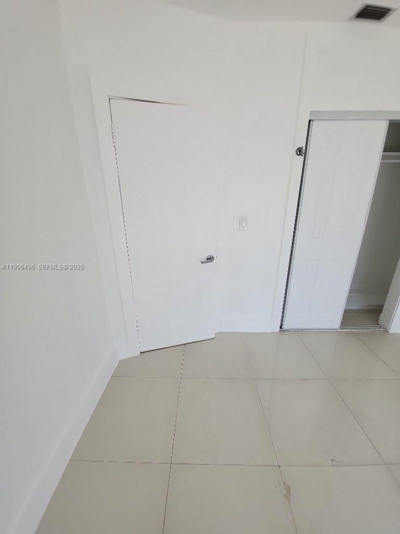 7707 Hawthorne Ave, Miami Beach, FL 33141 Photo