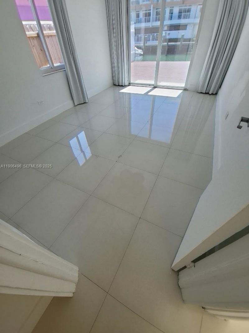 7707 Hawthorne Ave, Miami Beach, FL 33141 Photo