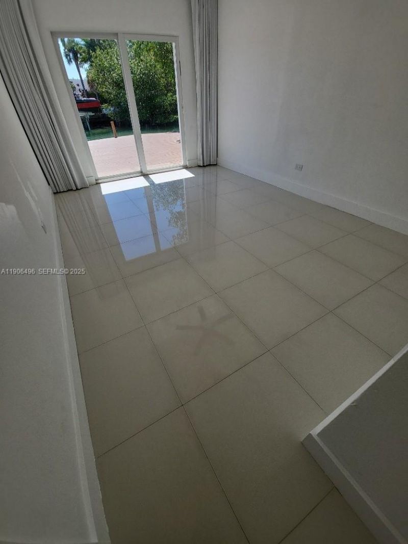 7707 Hawthorne Ave, Miami Beach, FL 33141 Photo