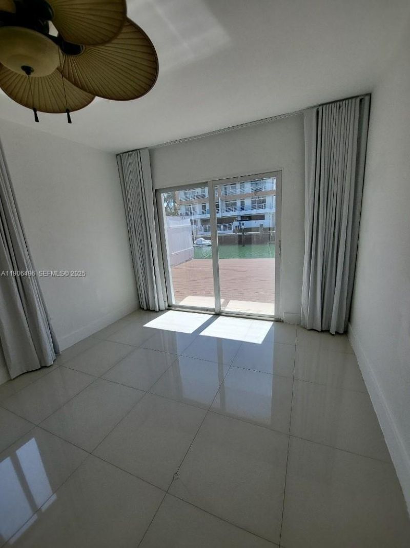 7707 Hawthorne Ave, Miami Beach, FL 33141 Photo