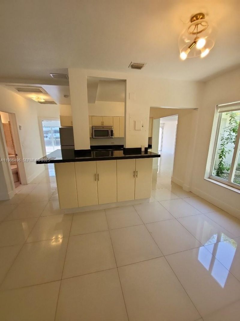 7707 Hawthorne Ave, Miami Beach, FL 33141 Photo