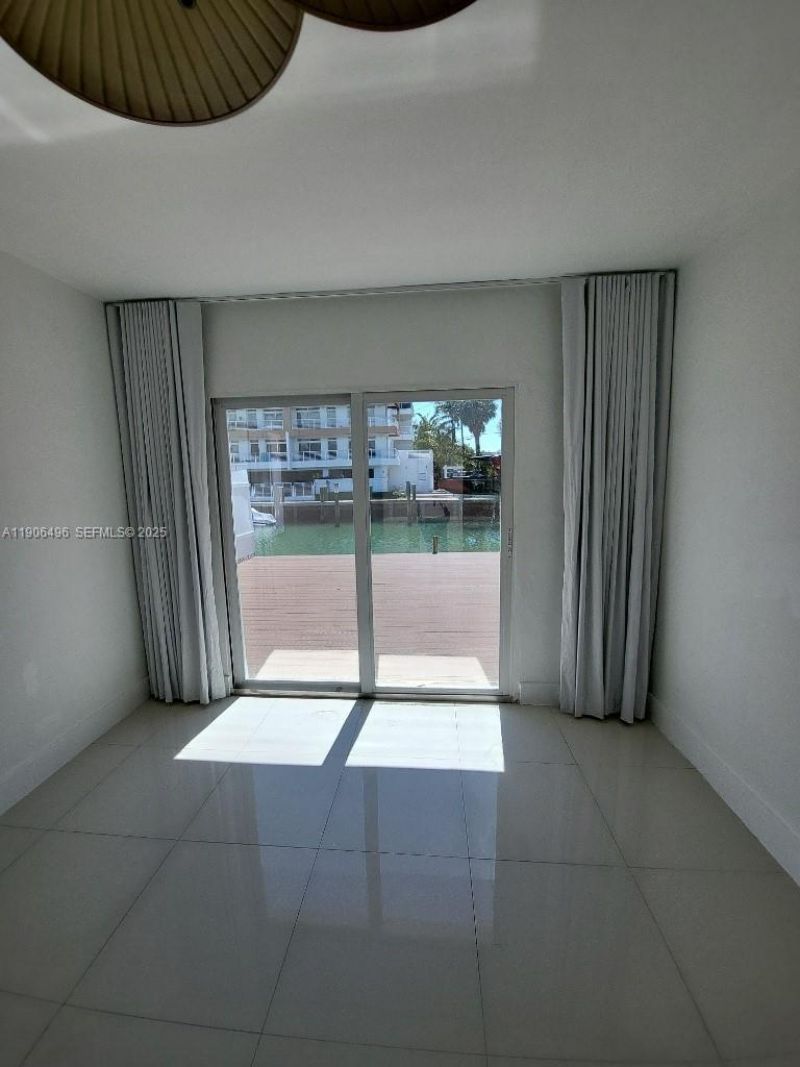 7707 Hawthorne Ave, Miami Beach, FL 33141 Photo