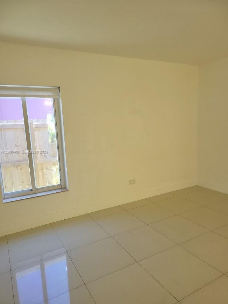 7707 Hawthorne Ave, Miami Beach, FL 33141 Photo