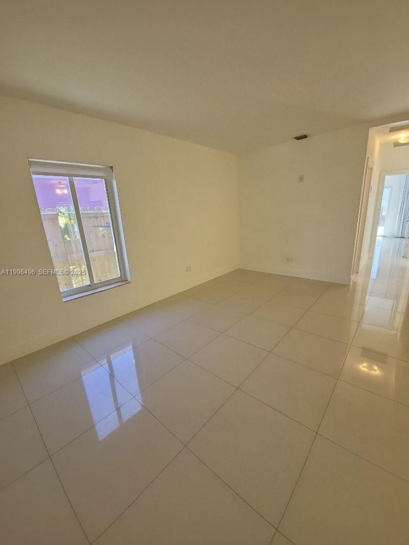 7707 Hawthorne Ave, Miami Beach, FL 33141 Photo