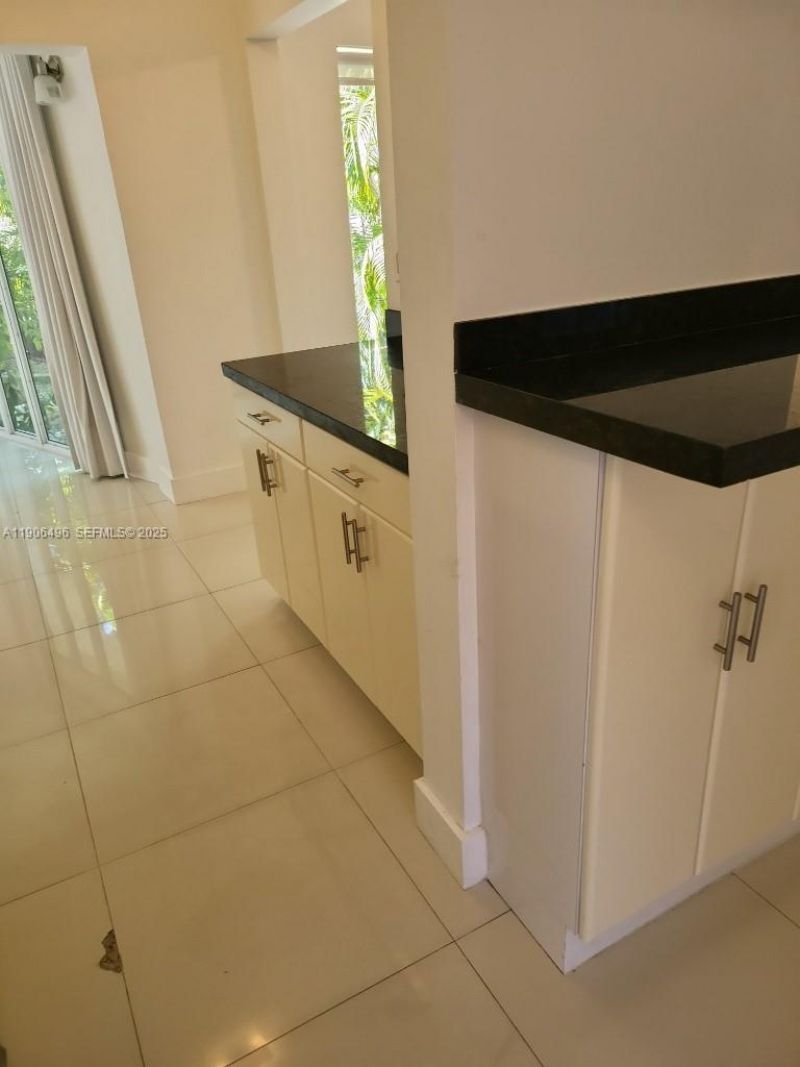 7707 Hawthorne Ave, Miami Beach, FL 33141 Photo