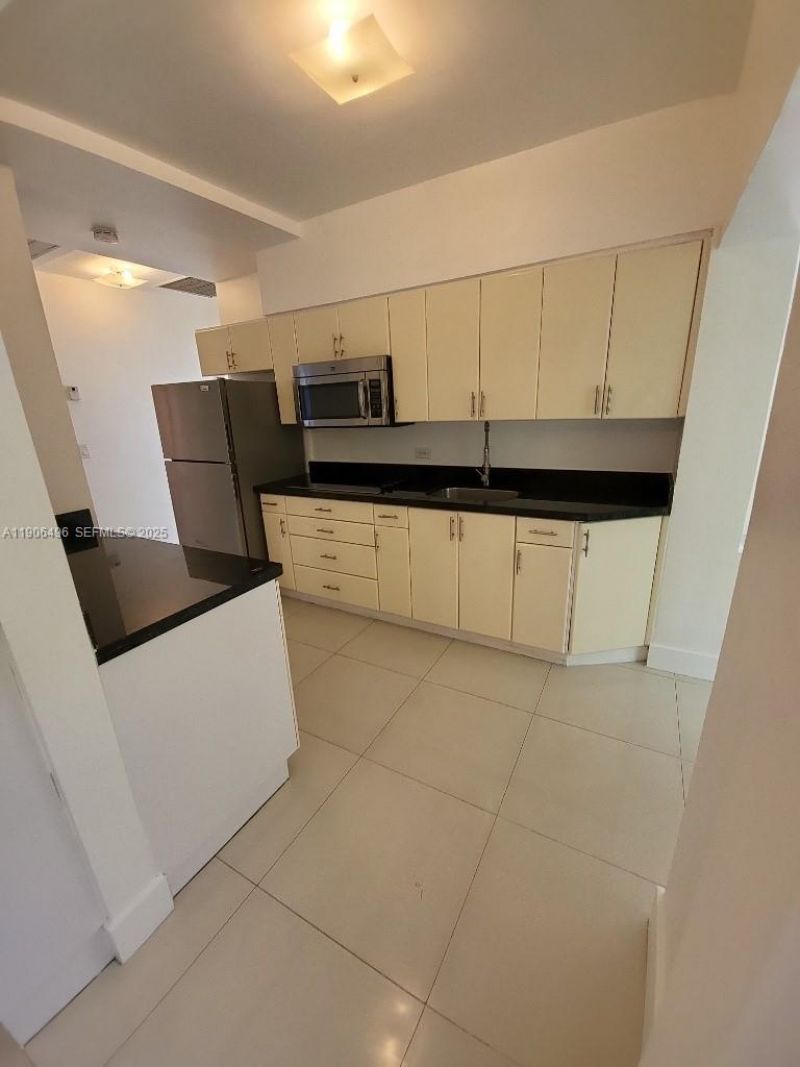 7707 Hawthorne Ave, Miami Beach, FL 33141 Photo