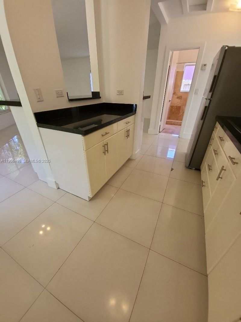 7707 Hawthorne Ave, Miami Beach, FL 33141 Photo