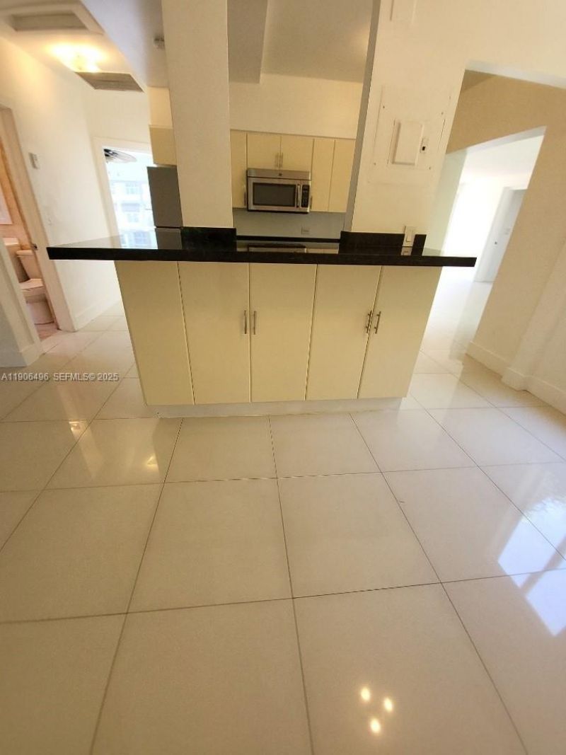 7707 Hawthorne Ave, Miami Beach, FL 33141 Photo