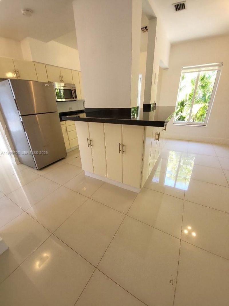 7707 Hawthorne Ave, Miami Beach, FL 33141 Photo