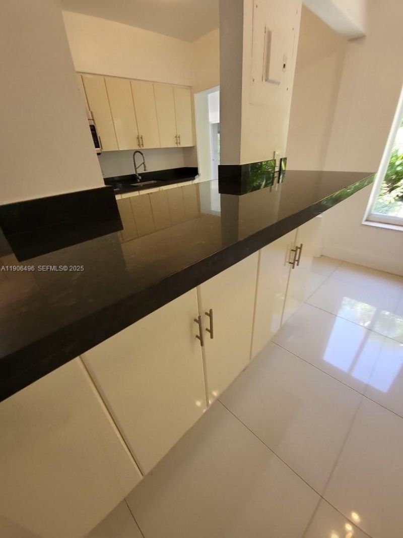 7707 Hawthorne Ave, Miami Beach, FL 33141 Photo