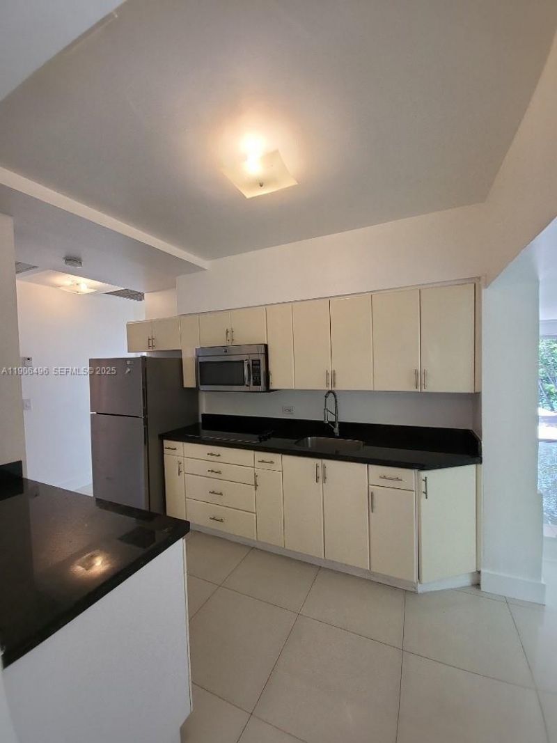 7707 Hawthorne Ave, Miami Beach, FL 33141 Photo