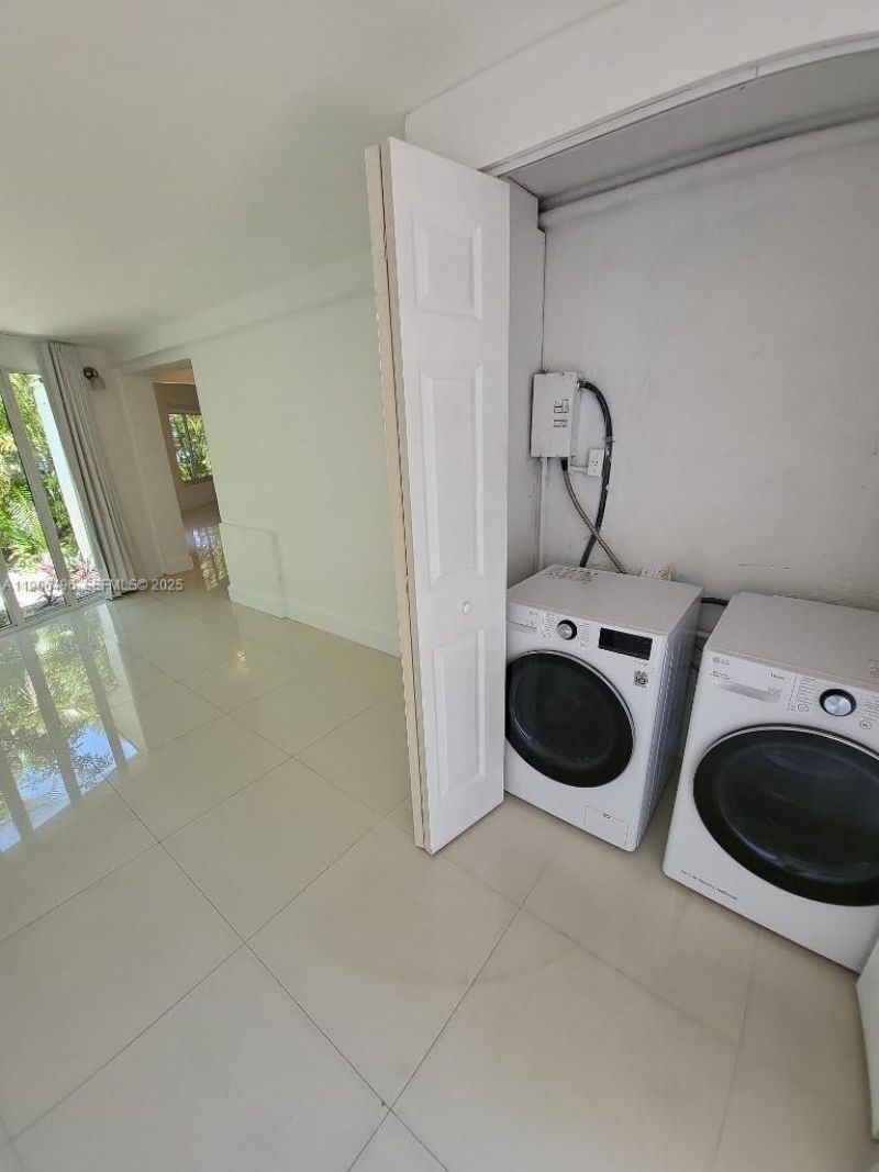 7707 Hawthorne Ave, Miami Beach, FL 33141 Photo