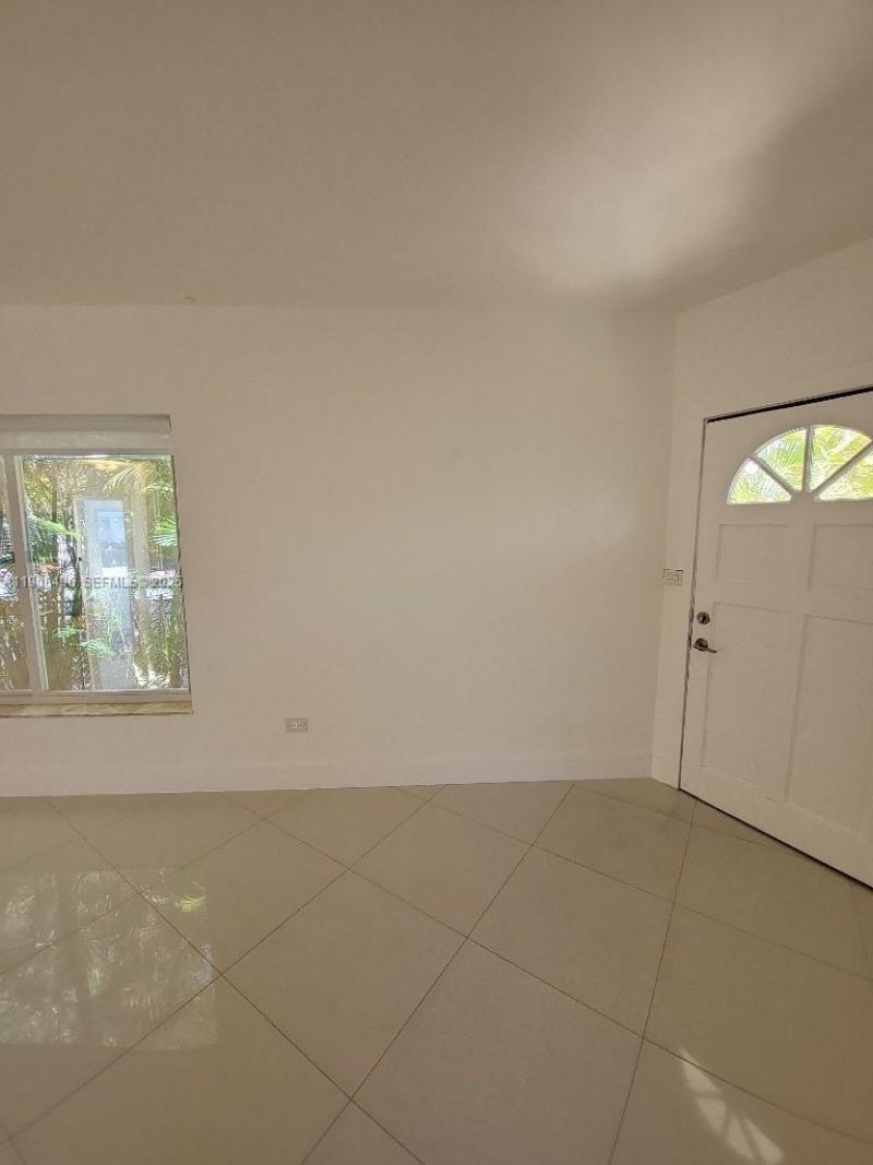 7707 Hawthorne Ave, Miami Beach, FL 33141 Photo