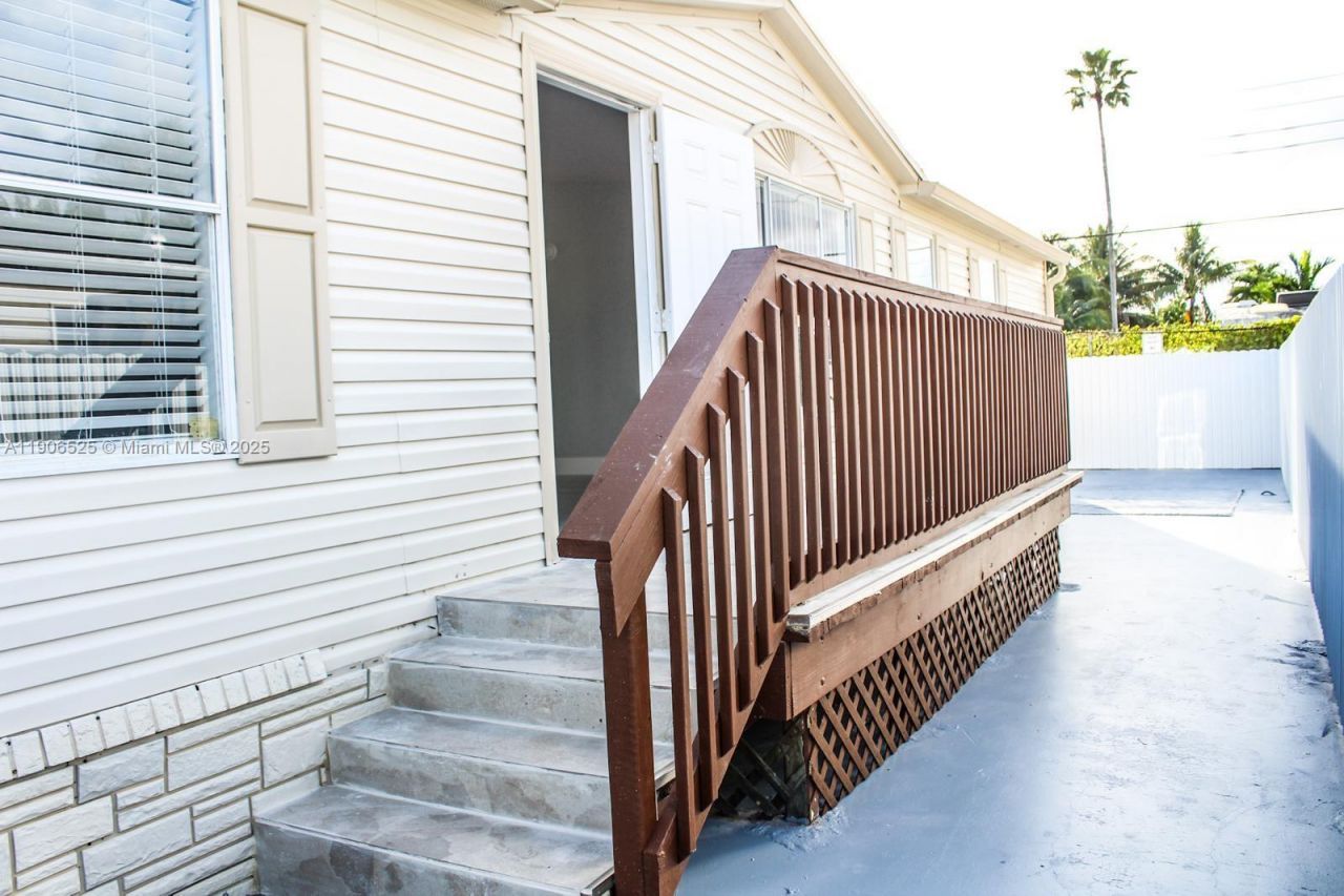 220 NE 12th Ave Lot 219, Homestead, FL 33030 Photo