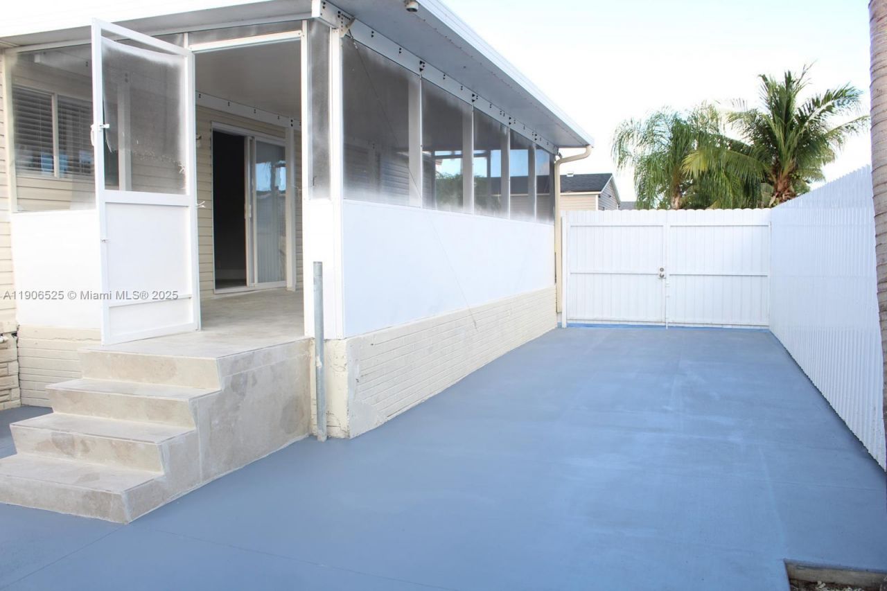 220 NE 12th Ave Lot 219, Homestead, FL 33030 Photo