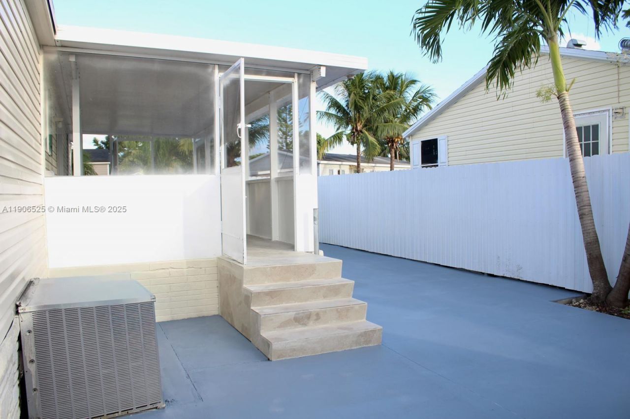 220 NE 12th Ave Lot 219, Homestead, FL 33030 Photo