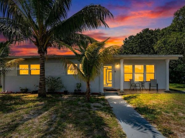 3610 NW 171st St, Miami Gardens, FL 33056