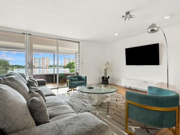 1350 NE 191st St, Unit B307, Miami, FL 33179