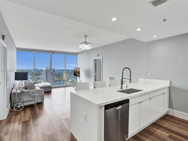 7601 E Treasure Dr, Unit PH102, North Bay Village, FL 33141