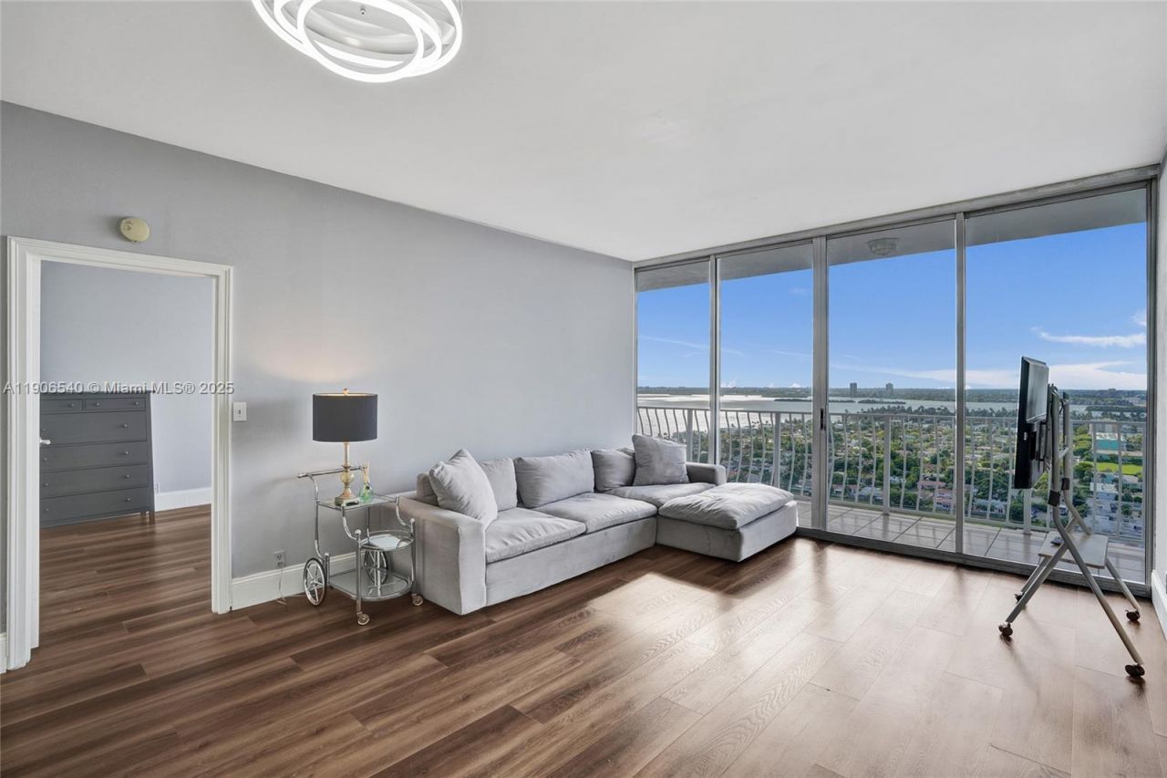 7601 E Treasure Dr, Unit PH102, North Bay Village, FL 33141 Photo