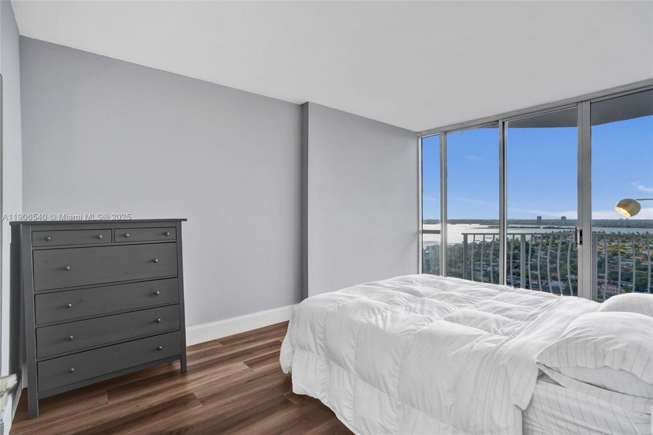 7601 E Treasure Dr, Unit PH102, North Bay Village, FL 33141 Photo