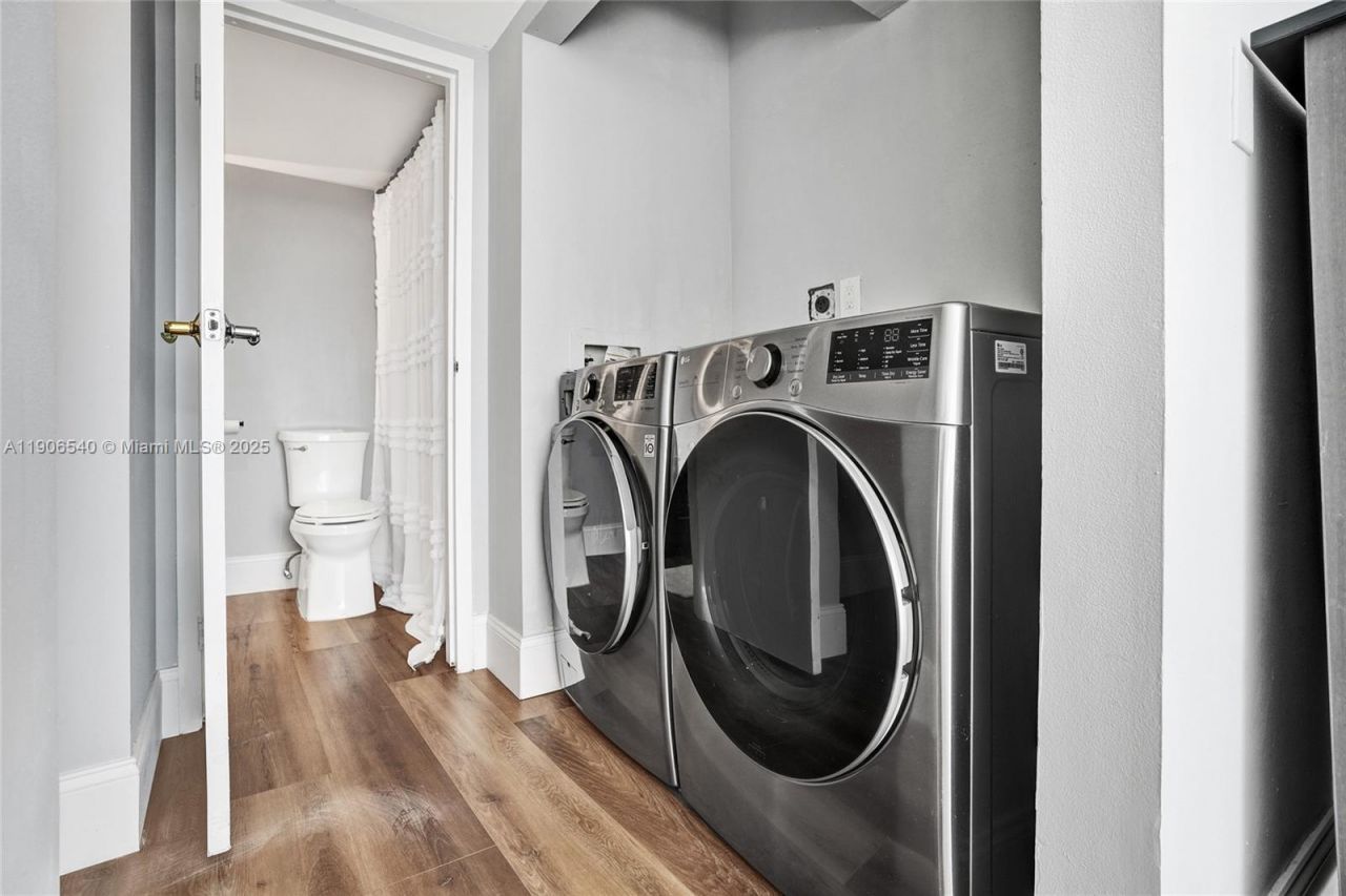 7601 E Treasure Dr, Unit PH102, North Bay Village, FL 33141 Photo