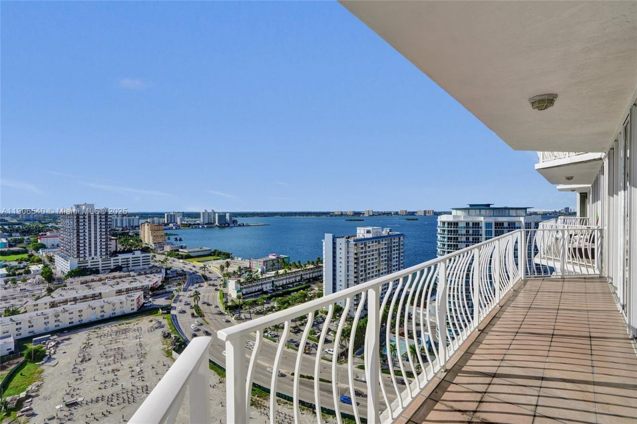 7601 E Treasure Dr, Unit PH102, North Bay Village, FL 33141 Photo