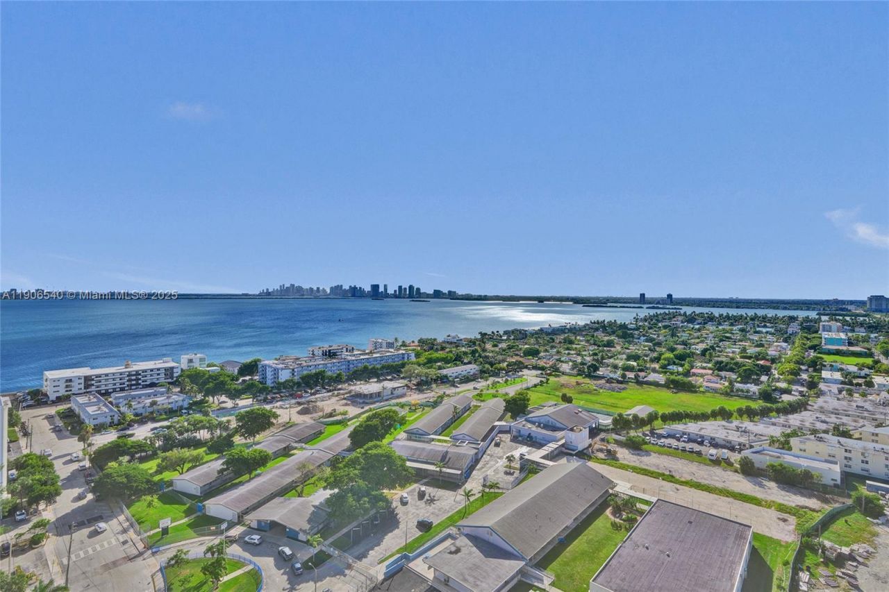 7601 E Treasure Dr, Unit PH102, North Bay Village, FL 33141 Photo