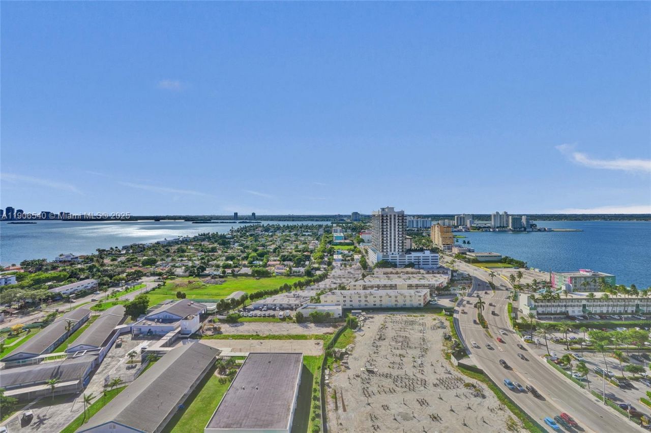 7601 E Treasure Dr, Unit PH102, North Bay Village, FL 33141 Photo